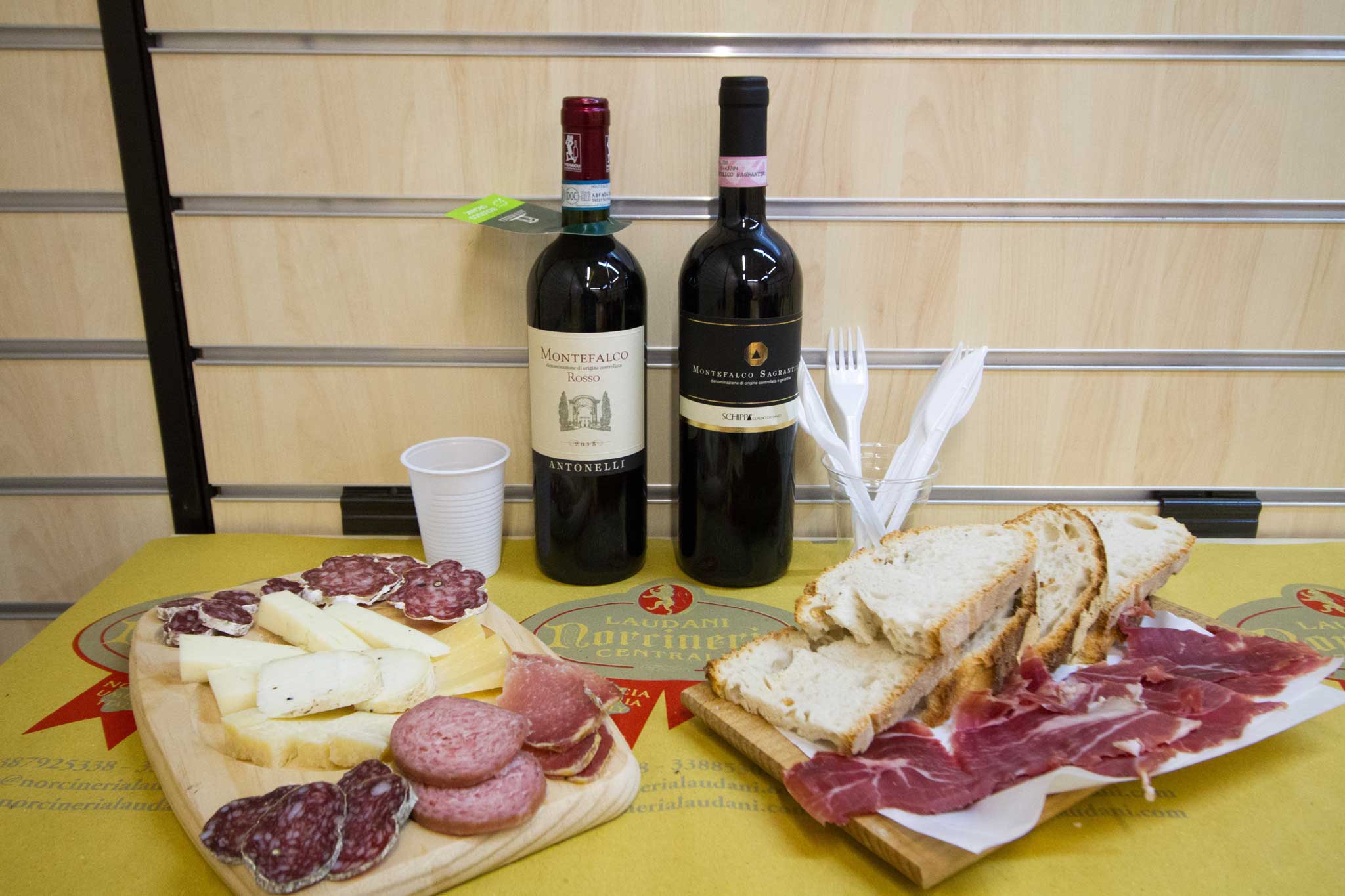 tagliere di salumi e formaggi tagliere di salumi e formaggi