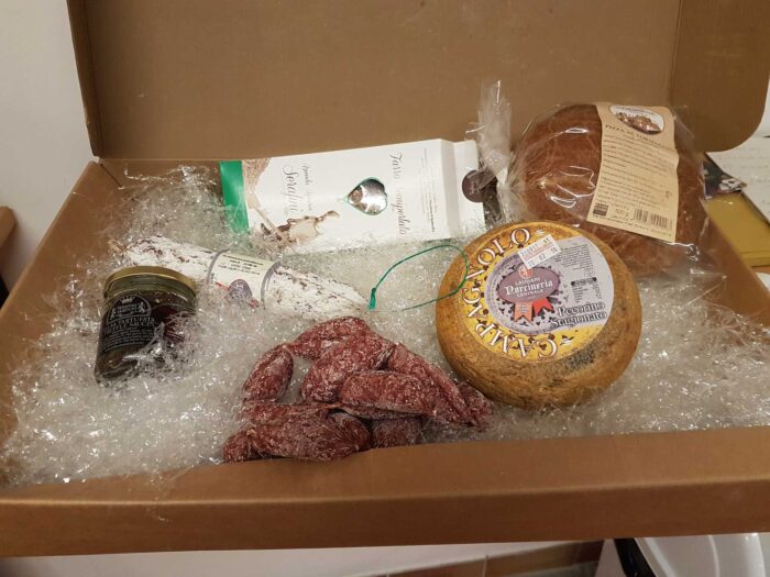Easter gift box spelled sauce pizza sausages and pecorino cheese