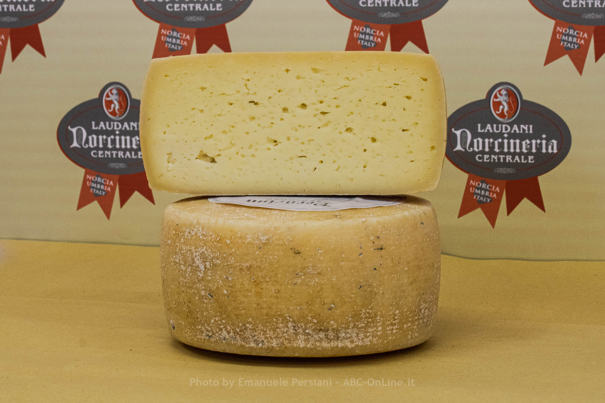 Pecorino "il Norcia" semistagionato 60/90 gg - immagine 2