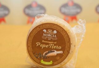 formaggio norcia al pepe nero