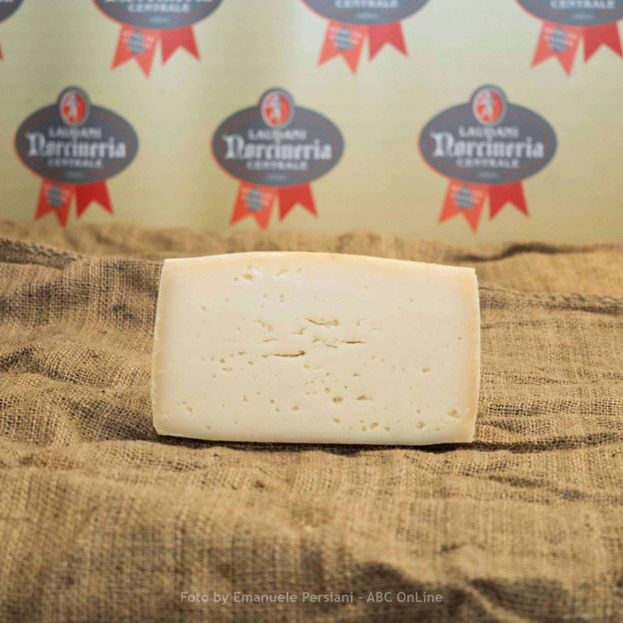 Pecorino semistagionato 30-60 gg di Norcia - immagine 3