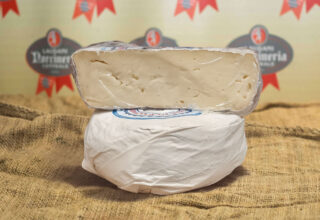 stracchinato ovino norcineria laudani tagliato a metà